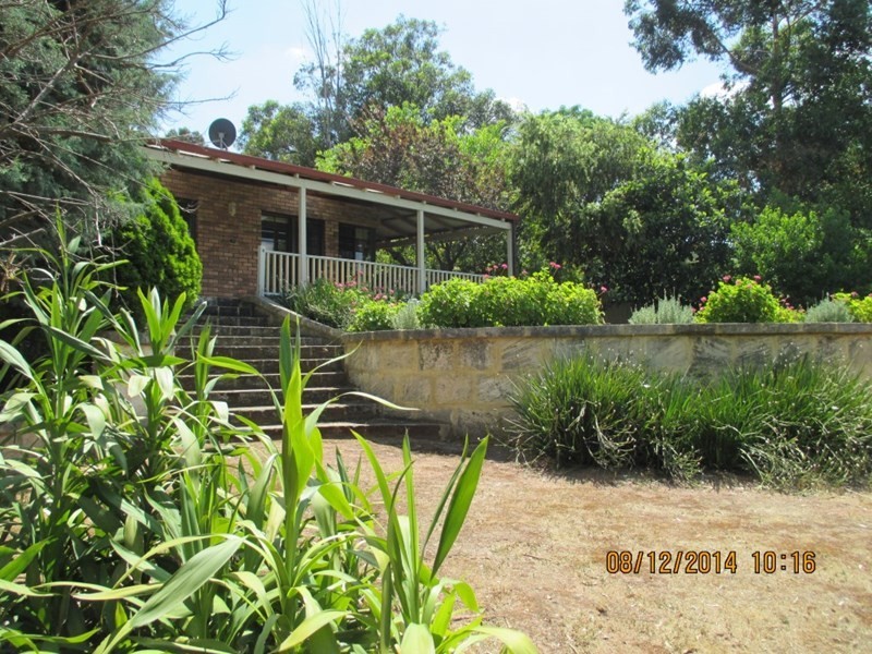 15 Peet Road, Roleystone WA 6111