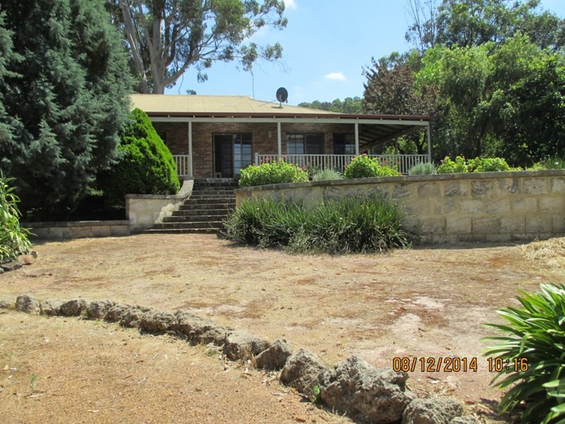 15 Peet Road, Roleystone WA 6111