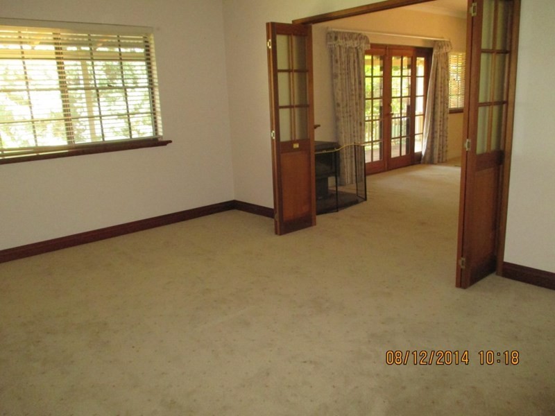 15 Peet Road, Roleystone WA 6111