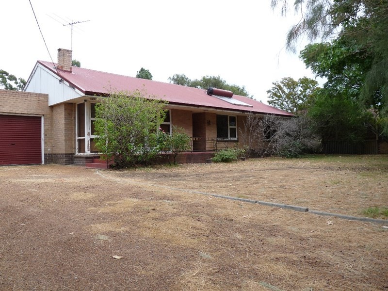 327 Eleventh Road, Brookdale WA 6112