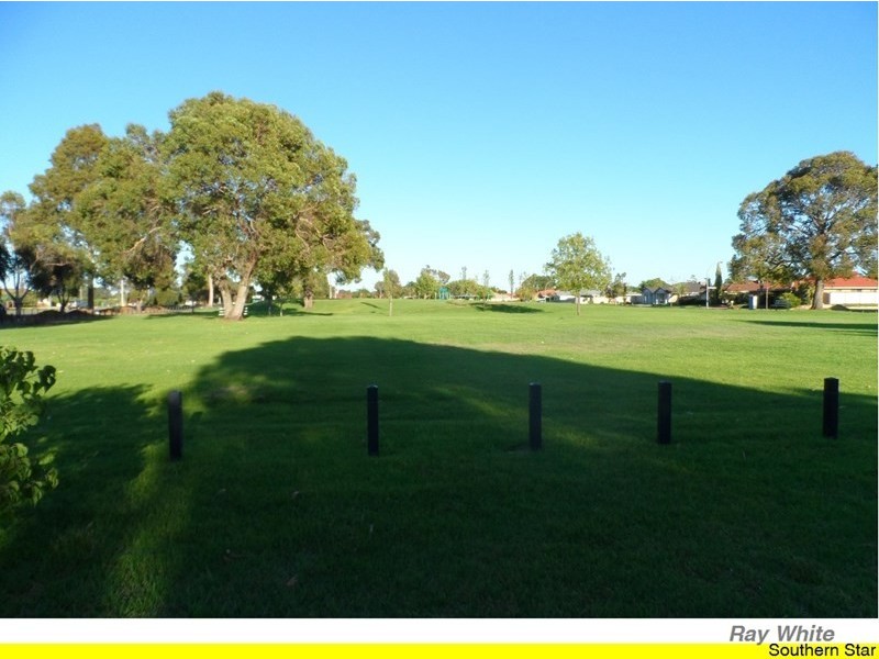 25 Lisbon Way, Seville Grove WA 6112