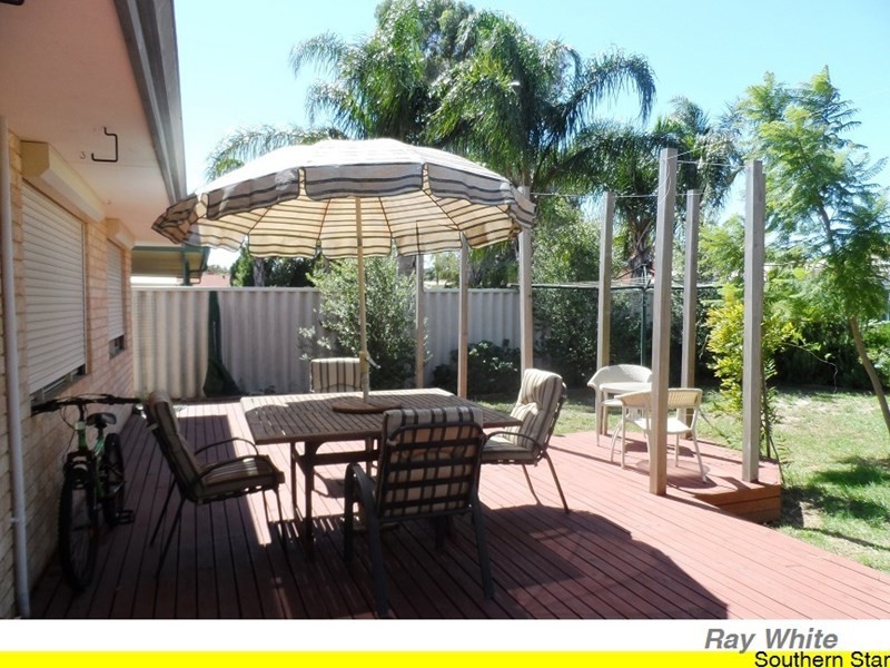 25 Lisbon Way, Seville Grove WA 6112