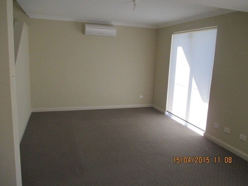 29/12 Davis Road, Kelmscott WA 6111