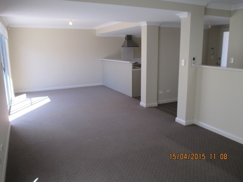 29/12 Davis Road, Kelmscott WA 6111