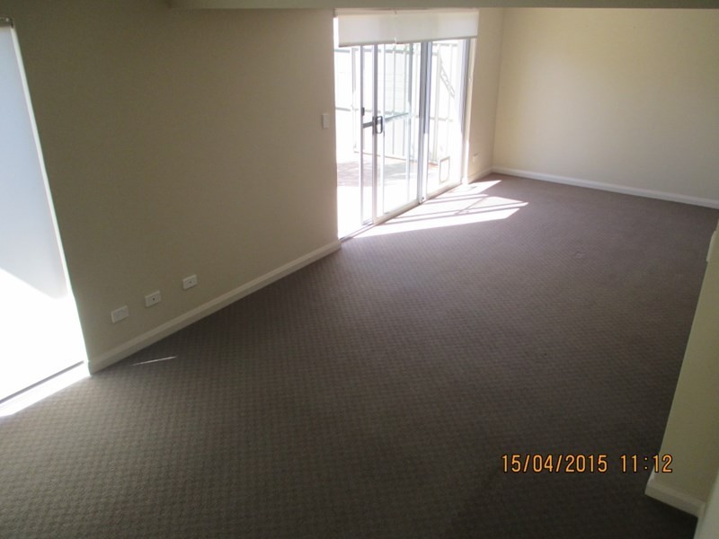 29/12 Davis Road, Kelmscott WA 6111