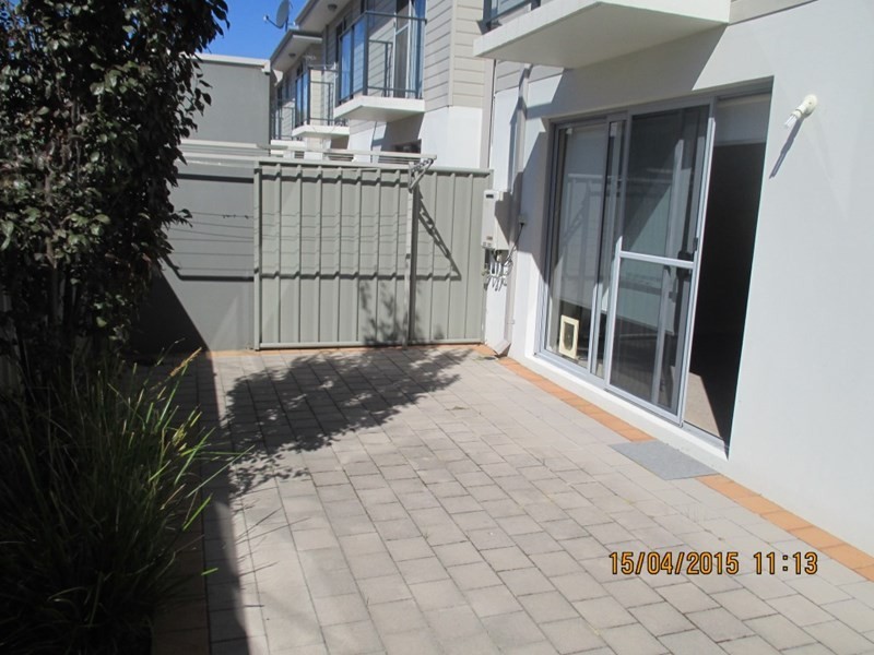 29/12 Davis Road, Kelmscott WA 6111