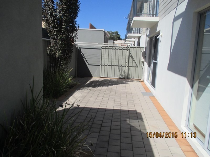 29/12 Davis Road, Kelmscott WA 6111