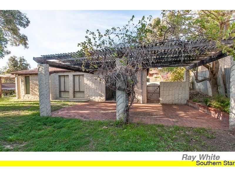6 Onyx Road, Mount Richon WA 6112