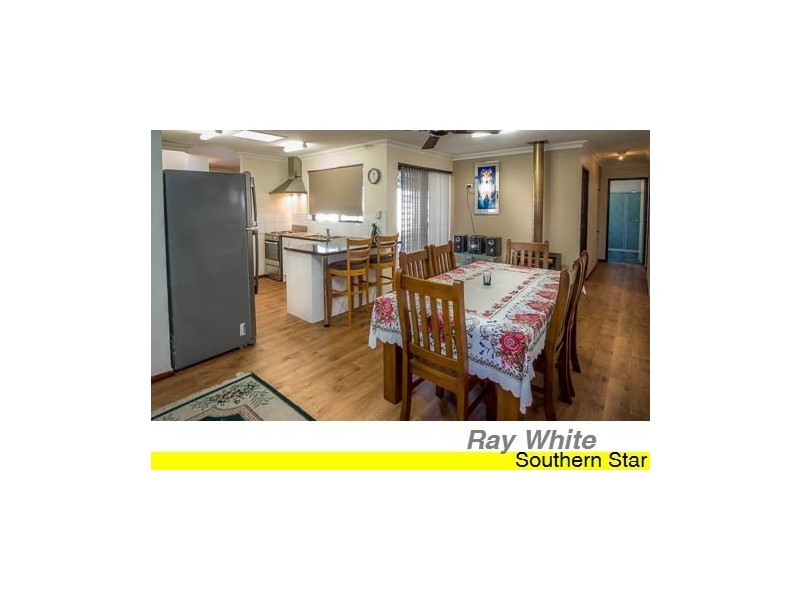 25 Ravenscroft Way, Kelmscott WA 6111