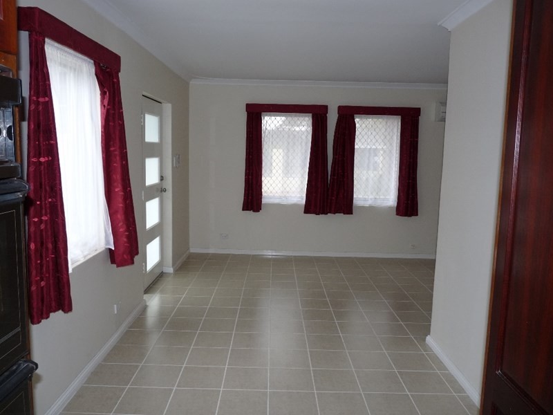 2 Cherry Way, Camillo WA 6111