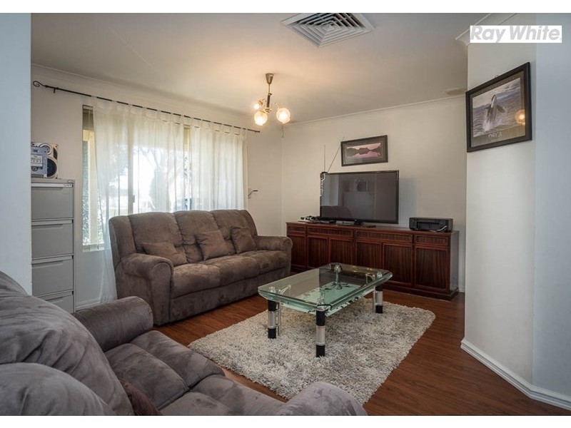 1 Lisbon Way, Seville Grove WA 6112