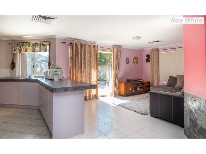 1 Lisbon Way, Seville Grove WA 6112