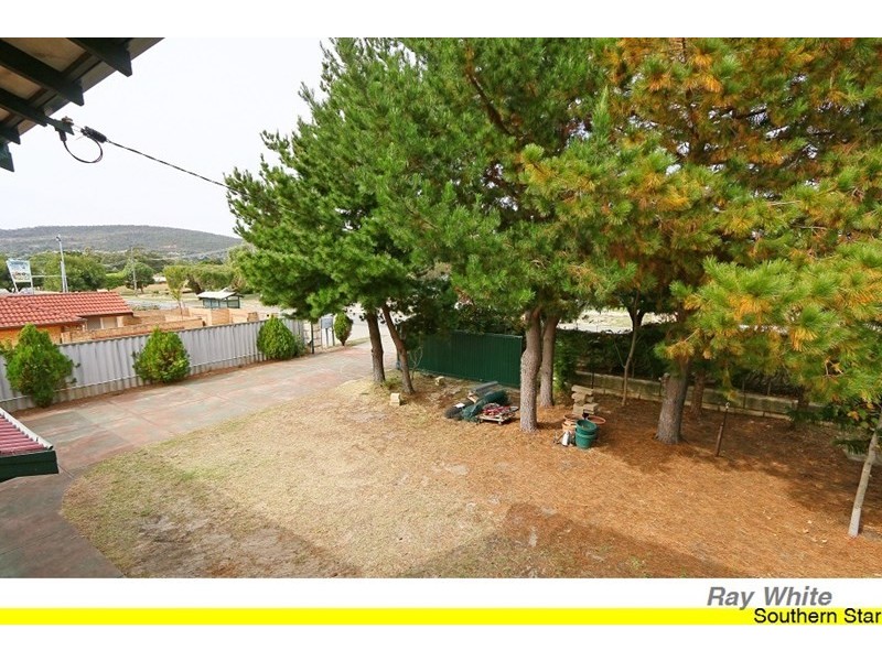 33 Third Avenue, Kelmscott WA 6111