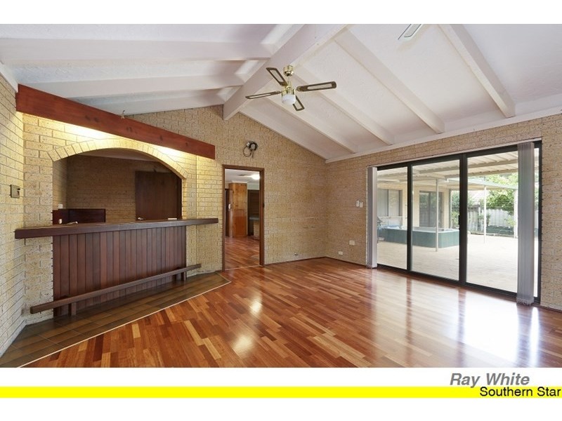 33 Third Avenue, Kelmscott WA 6111