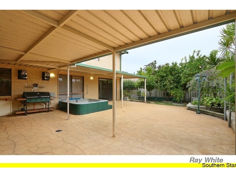 33 Third Avenue, Kelmscott WA 6111