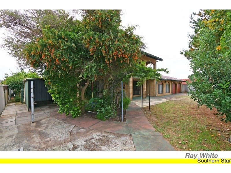 33 Third Avenue, Kelmscott WA 6111