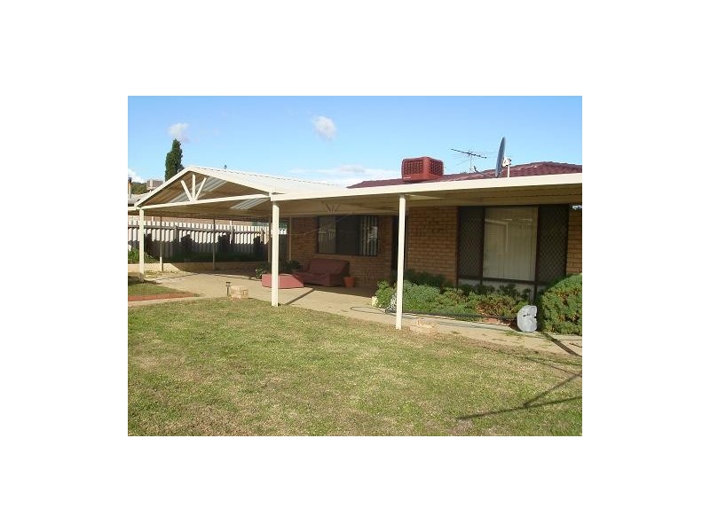 2 Barge Court, Armadale WA 6112