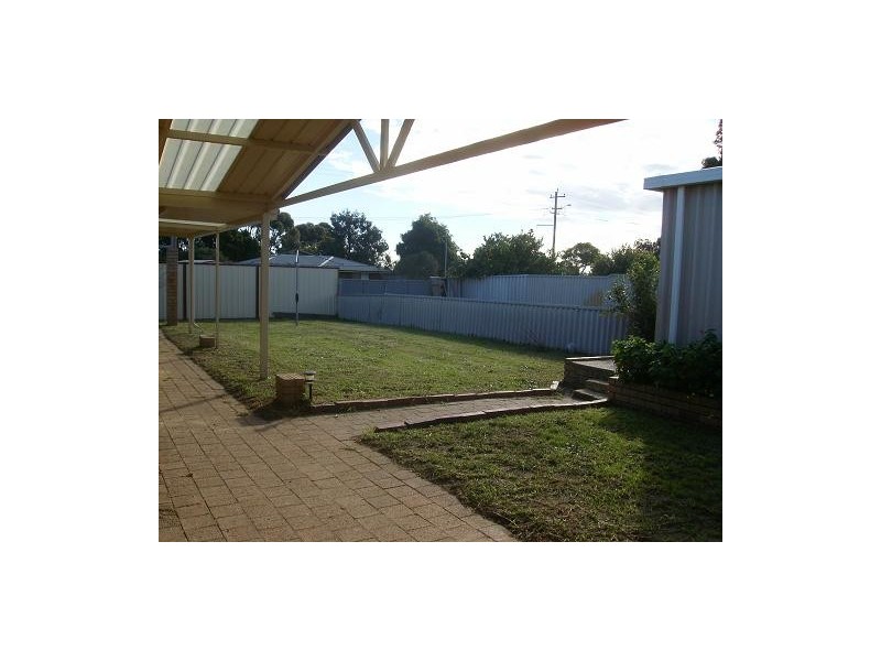 2 Barge Court, Armadale WA 6112