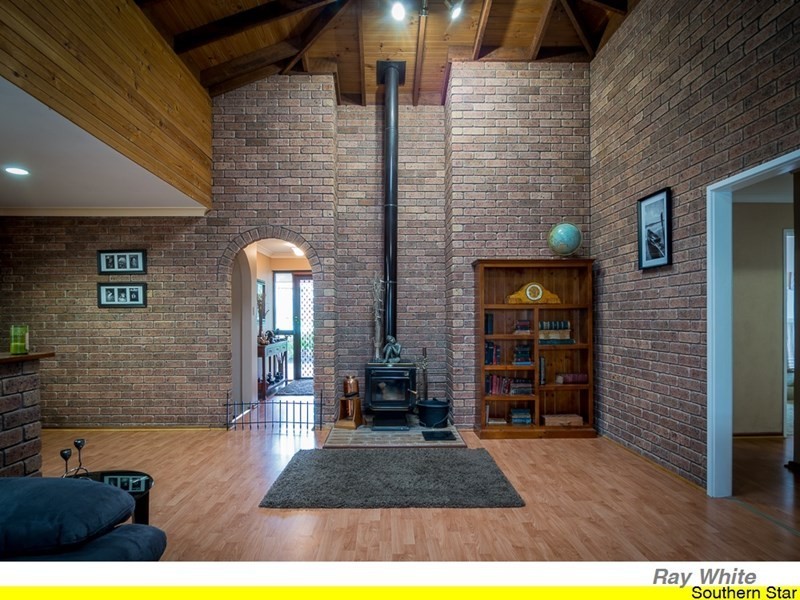 1 Crystal Court, Mount Richon WA 6112