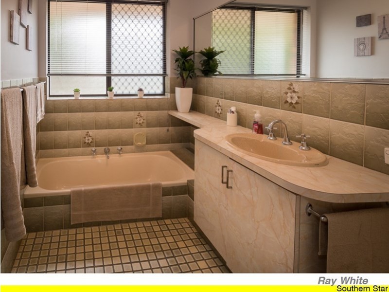 1 Crystal Court, Mount Richon WA 6112