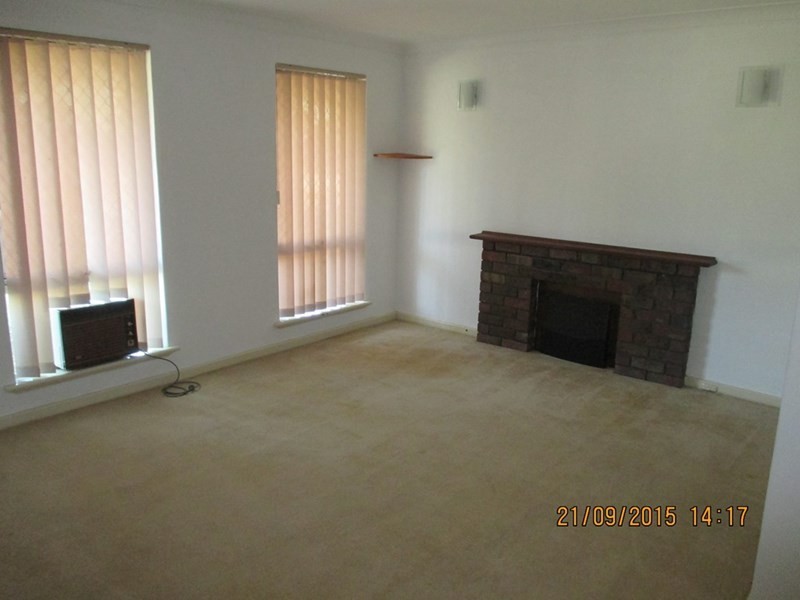 22 Dollis Way, Camillo WA 6111