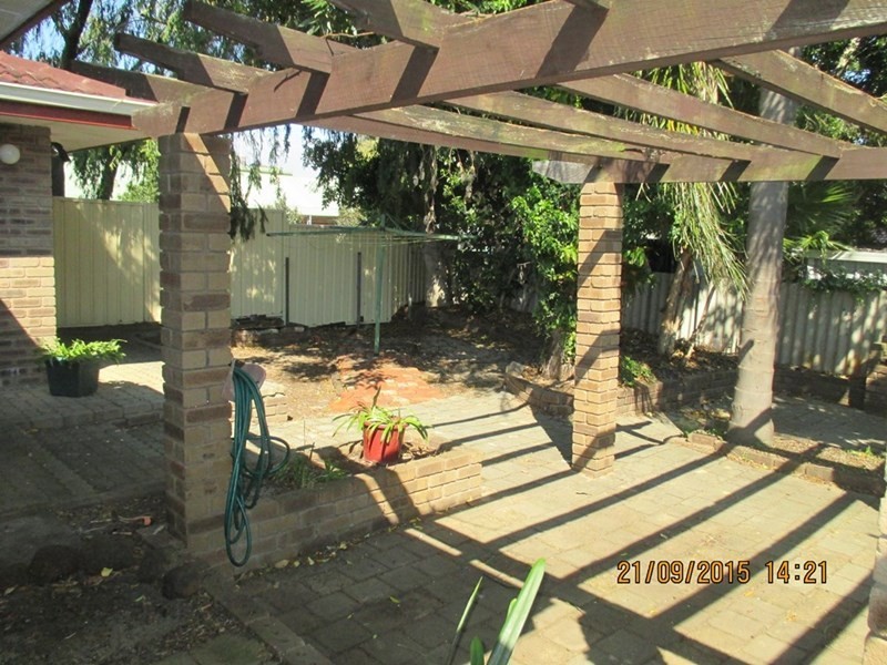 22 Dollis Way, Camillo WA 6111