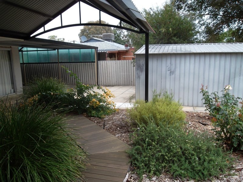 49 Grovelands Drive, Camillo WA 6111