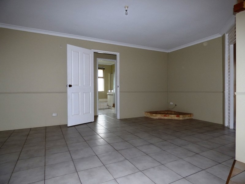 4 Kingfisher View, Brookdale WA 6112