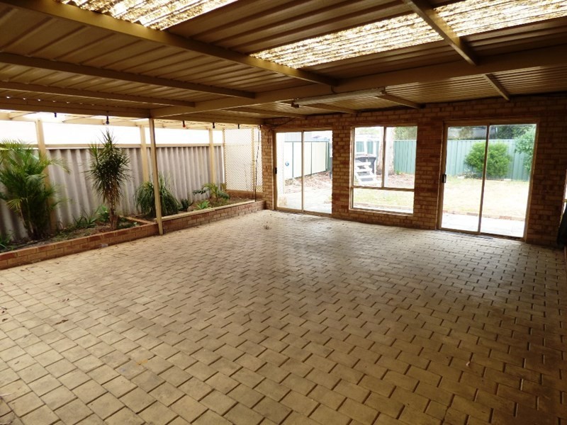 4 Kingfisher View, Brookdale WA 6112