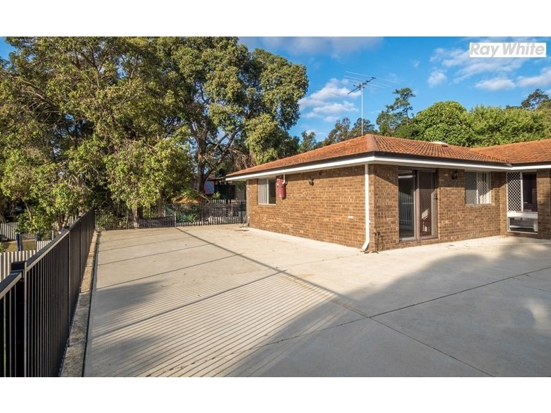 35 Harrison Road, Mount Richon WA 6112