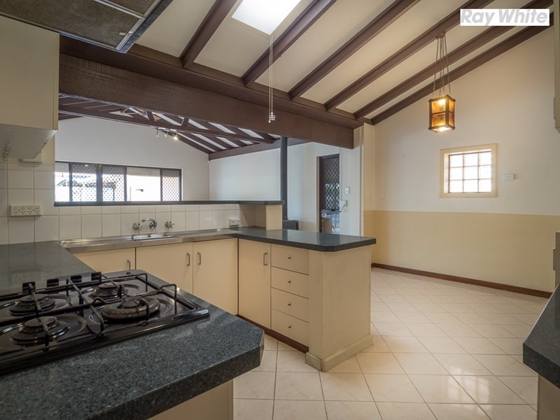 16 Elanora Road, Armadale WA 6112