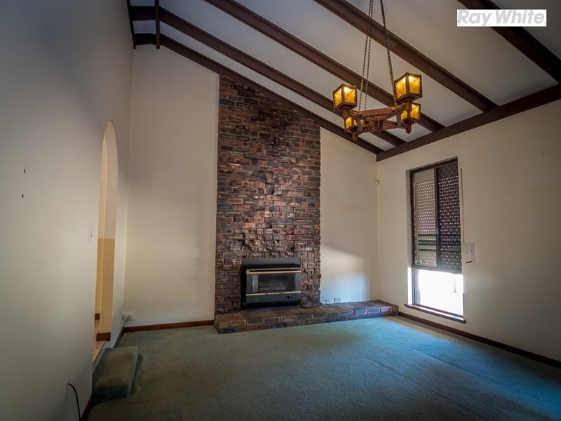 16 Elanora Road, Armadale WA 6112