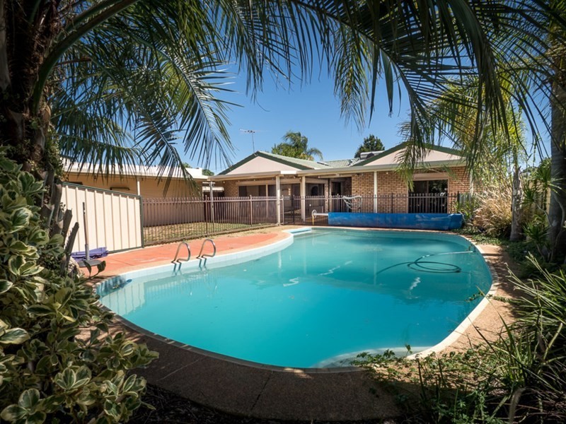 16 Elanora, Armadale WA 6112