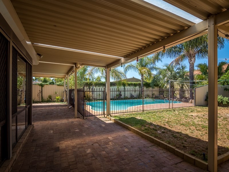 16 Elanora, Armadale WA 6112