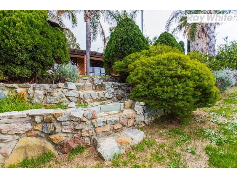 4 Looranah Street, Mount Nasura WA 6112