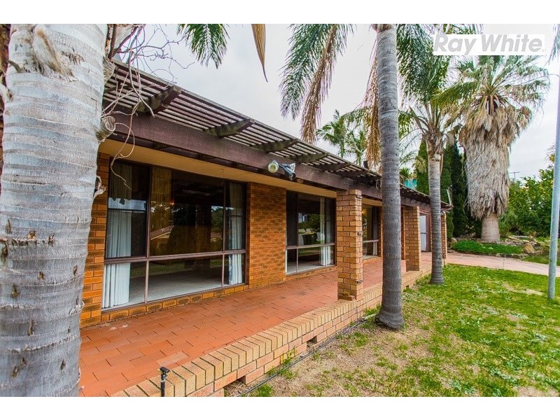 4 Looranah Street, Mount Nasura WA 6112