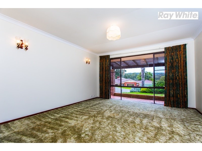 4 Looranah Street, Mount Nasura WA 6112
