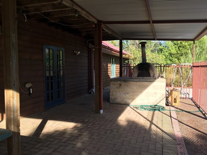 4 Robinson Road, Roleystone WA 6111