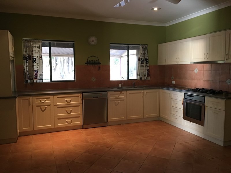 4 Robinson Road, Roleystone WA 6111