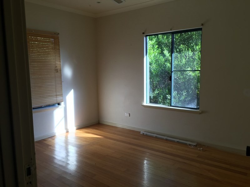 4 Robinson Road, Roleystone WA 6111