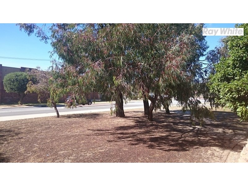 2/11 Stott Close, Armadale WA 6112