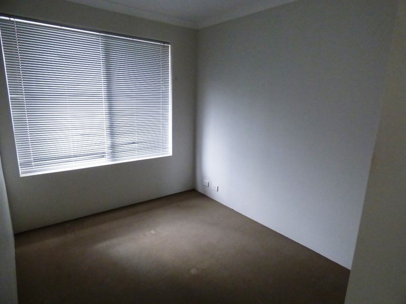 64 Chiltern Avenue, Brookdale WA 6112