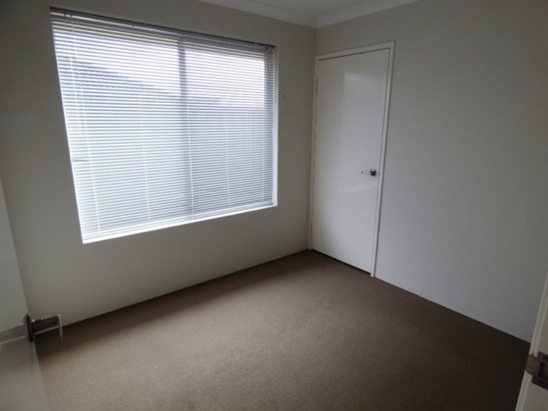 64 Chiltern Avenue, Brookdale WA 6112