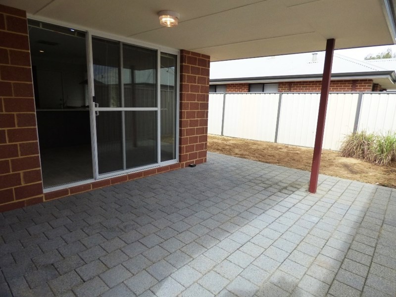 64 Chiltern Avenue, Brookdale WA 6112