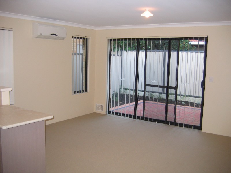 27/91 Lowanna Way, Armadale WA 6112