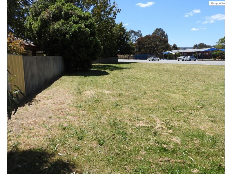 16 Numulgi Street, Armadale WA 6112