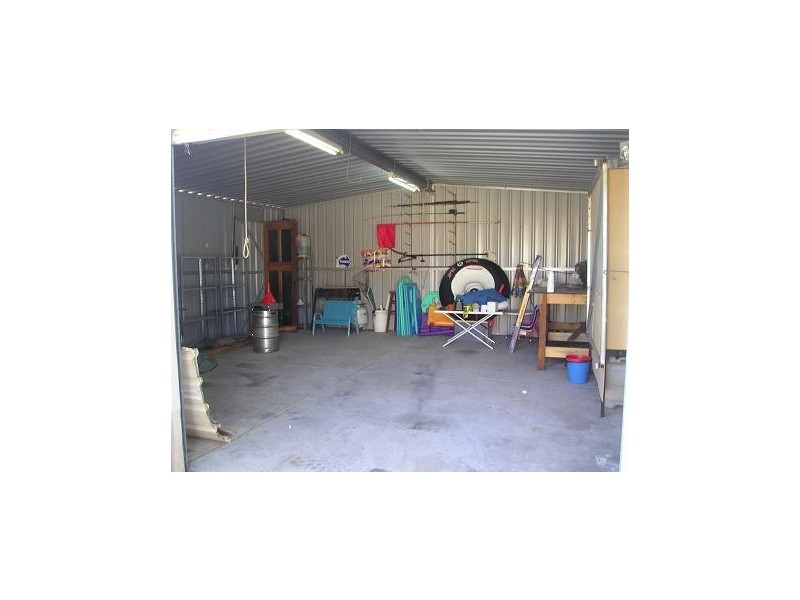 2 Aroona Way, Maddington WA 6109