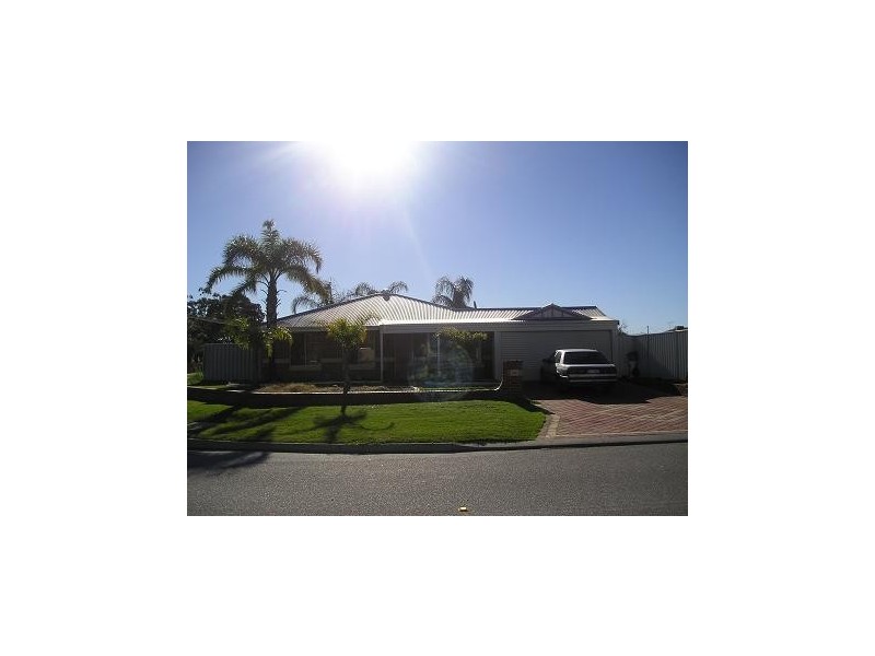 2 Aroona Way, Maddington WA 6109