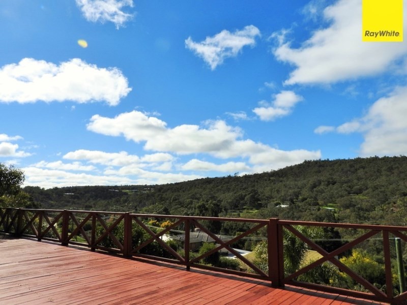 67 Amethyst Crescent, Mount Richon WA 6112