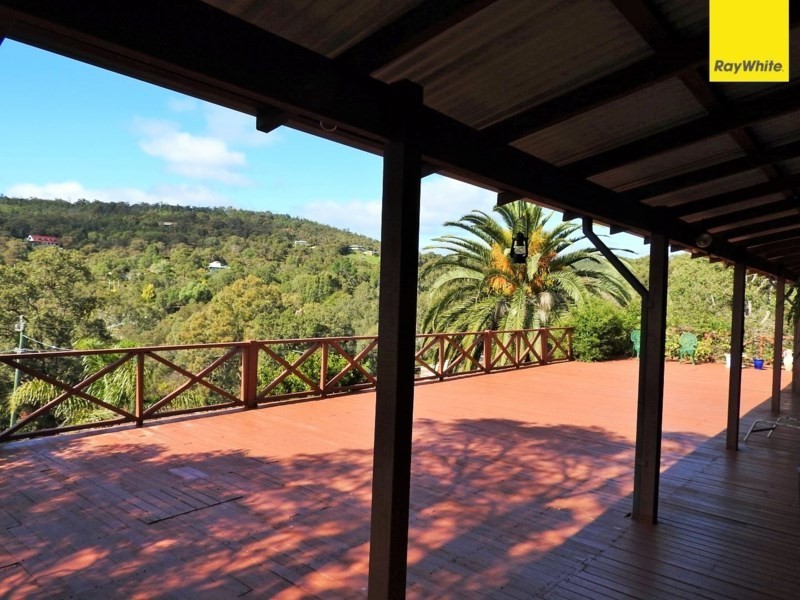 67 Amethyst Crescent, Mount Richon WA 6112